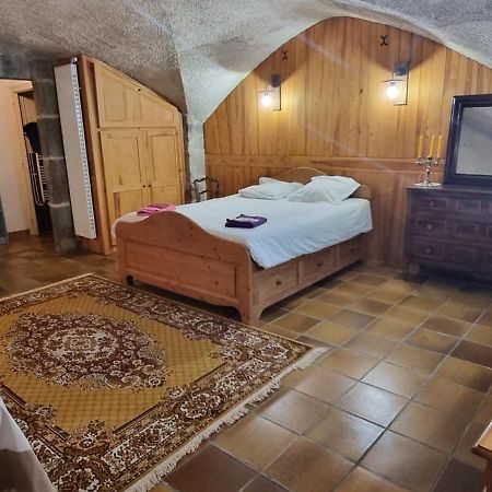Maison Au Loup - Superbe Ancien Hotel Particulier Du Xvie Siecle Au Coeur De La Vieille Ville Du Puy Le Puy-en-Velay Exteriör bild