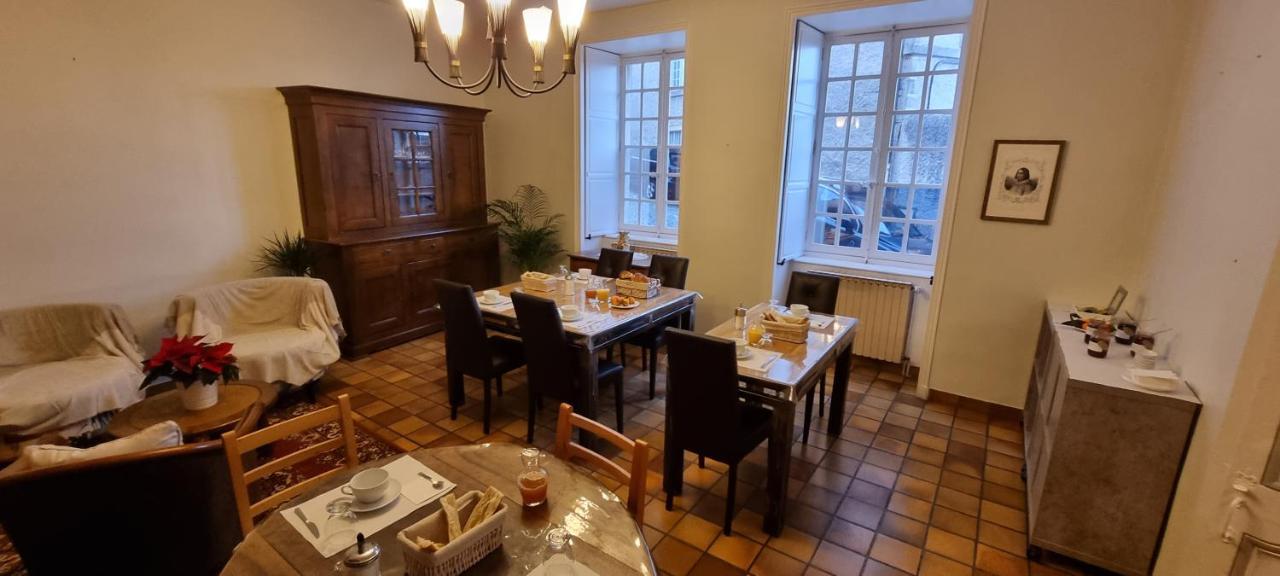 Maison Au Loup - Superbe Ancien Hotel Particulier Du Xvie Siecle Au Coeur De La Vieille Ville Du Puy Le Puy-en-Velay Exteriör bild
